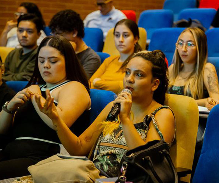 Asistentes al conversatorio: Narrar para transformar 