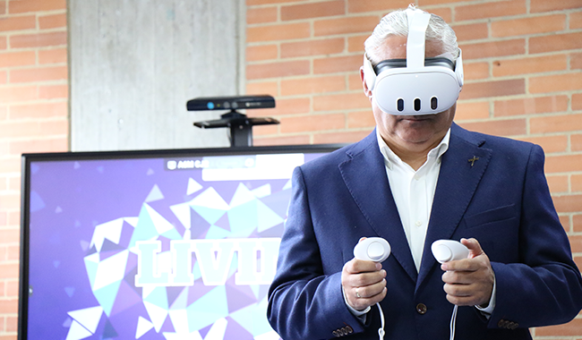 Rector en prueba de Innova Lab