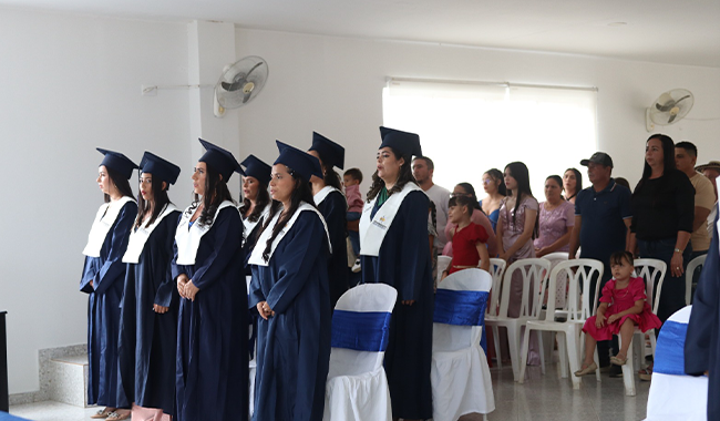 Graduandos durante la Ceremonia de Certificación en El Tarra