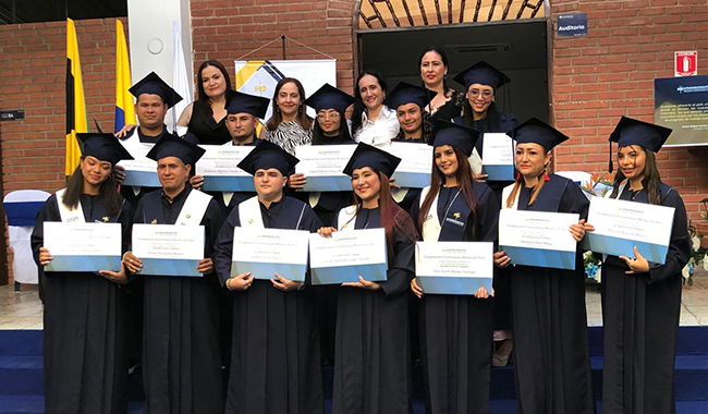 13 estudiantes recibieron su certificación como Técnicos Laborales