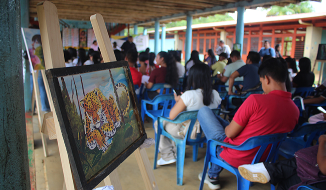 Comunidad académica Centro universitario Mitú, y exposición de Arte, mujer y selva del artista Vaupense Javier López