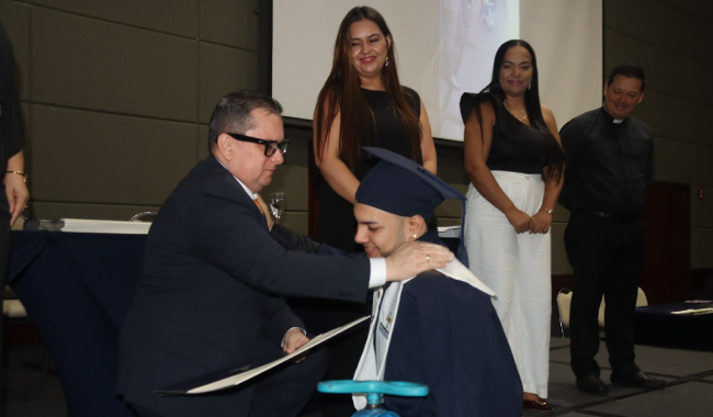 Rector Carlos Pabón