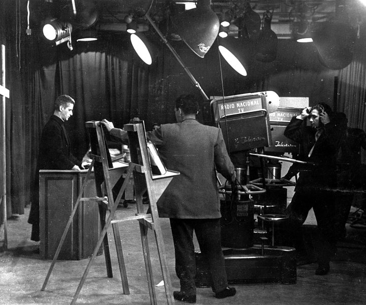 Foto del set de televisión del Minuto de Dios