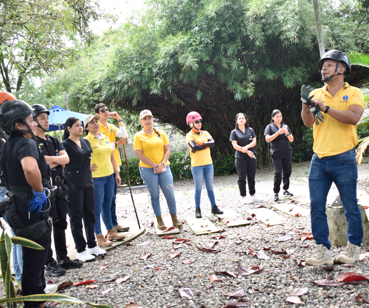 Estudiantes de Administración en Seguridad y Salud en el Trabajo durante prácticas de trabajo en alturas.3