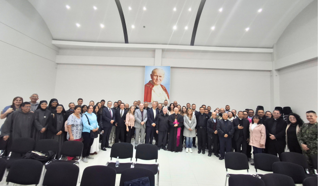 Asistentes al brindis de inauguración del Centro Universitario en Chiquinquirá