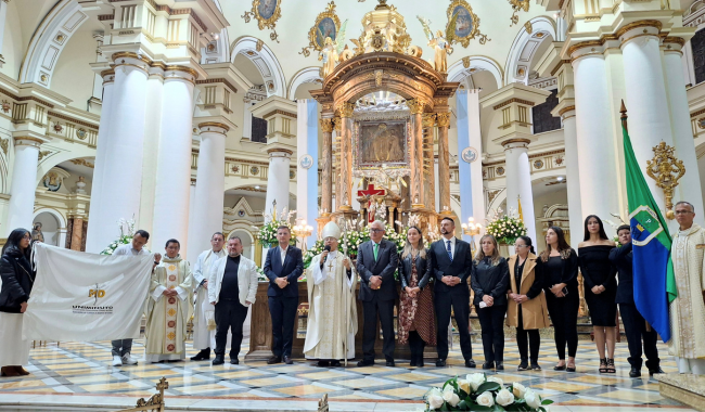 Directivos de UNIMINUTO y de la Diócesis de Chiquinquirá en la Basílica de Nuestra Señora del Rosario