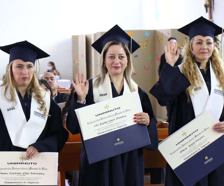 Mujeres privadas de la libertad graduadas en Administración de Empresas
