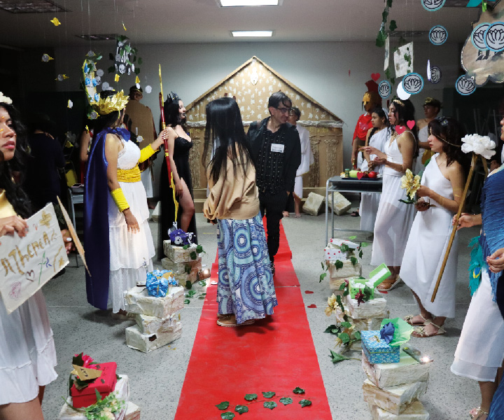Estudiantes LILEX en el escenario del LinguaFest 2025
