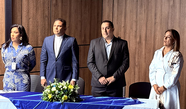 Mesa principal del evento