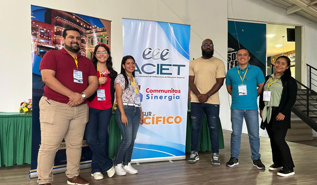 Estudiantes del CU Cali del semillero de Ingeniería Industrial en Roldanillo