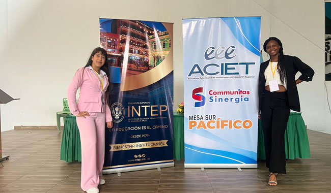 Jóvenes de diferentes semestres del CU Cali participan de los semilleros de investigación