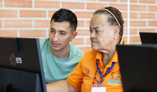 Los estudiantes también han sido importantes y se han sentido emocionados de ser parte del proyecto