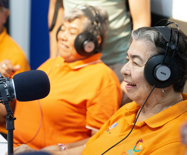 Adultos mayores de Buga fortalecen habilidades digitales con UNIMINUTO