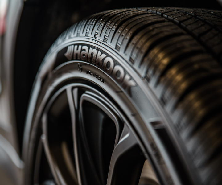 Llanta con elementos piezoeléctricos para generación de energía 