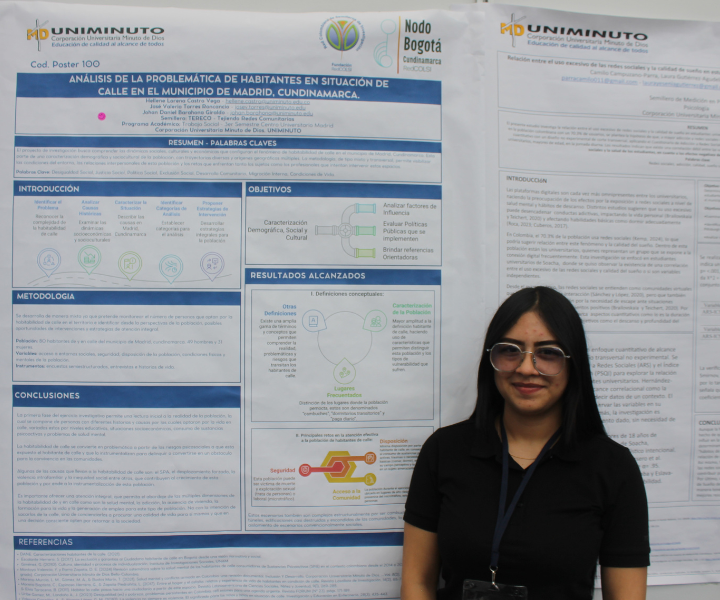 Estudiante sustentando ponencia de investigación