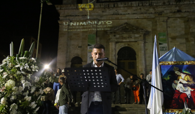 Victor Hugo Londoño Aguirre, Vicerrector de Operaciones y Éxito estudiantil Cundinamarca – Boyacá dando palabras de apertura al evento de inauguración 