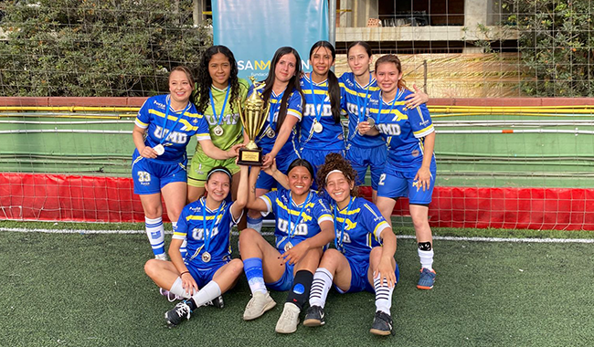 Equipo Fútbol 5 femenino posando