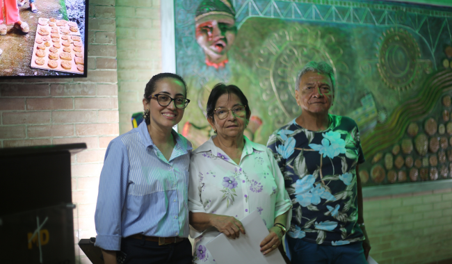 De izq. a der.: Martha Herrera (Comunicación), María B. Tejeiro (maestra) y José O. Garzón (artista).