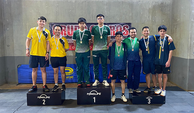 Deportistas Tenis de Mesa posando