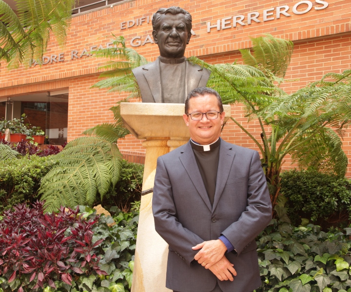 rector general de UNIMINUTO padre Harold Castilla