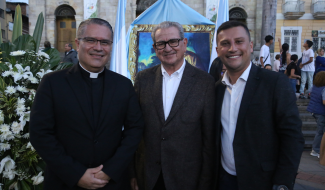 Representantes del Gobierno Local de Fusagasugá y representantes de la Arquidiócesis 