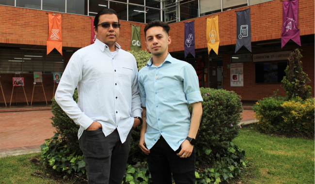 Dos estudiantes del semillero JEMPRO