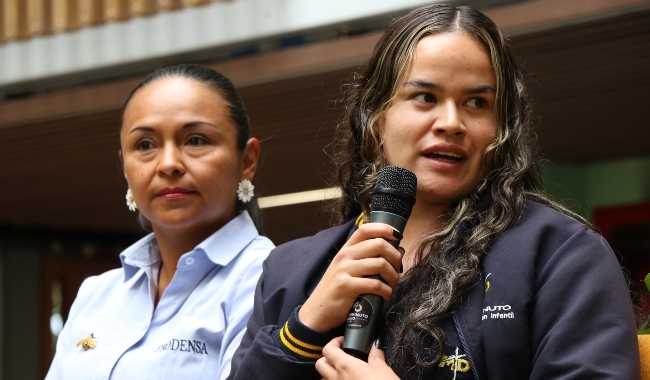 estudiante de UNIMINUTO en el lanzamiento de los Centros de Educación para el Desarrollo Sostenible