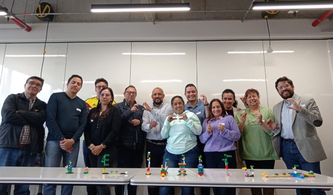 Grupo de profesores participantes de los talleres