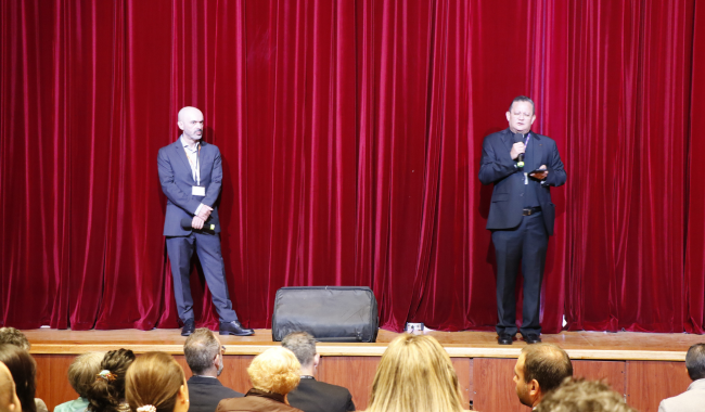 Padre Harold Castilla Devoz, rector de UNIMINUTO junto a Adelino Asousa, director de Virtual Educa