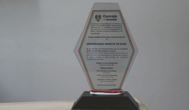 Reconocimiento por los 25 años del Centro Universitario Girardot
