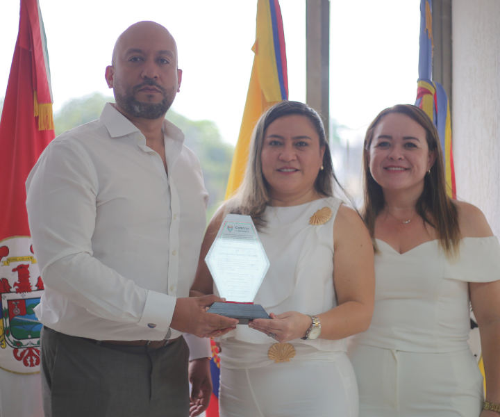 Entrega de reconocimiento. 