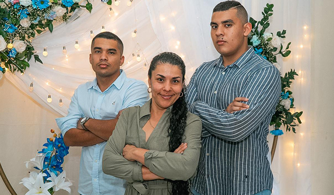 Estudiante Juan Manuel de la Uniminuto y familia