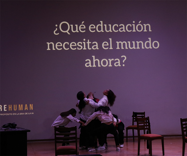 Grupo de integrantes performance