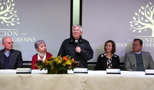 Mesa principal: directivos de la Fundación Santiago Vergara Crespo y UNIMINUTO