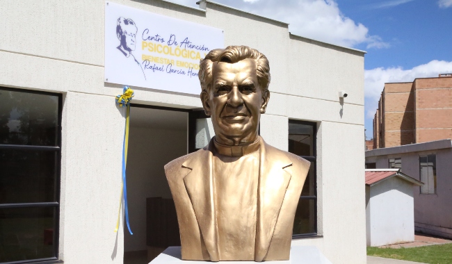 Busto en honor al Padre García Herreros 