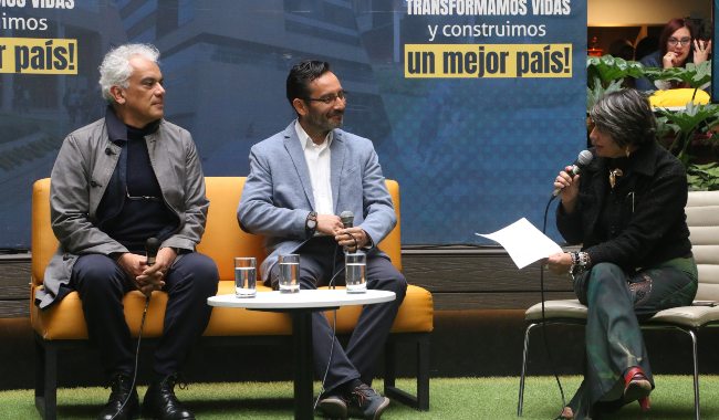 En la foto: Ricardo José Lozano Picón, Luis David Gómez Méndez y Rocío del Pilar Montoya