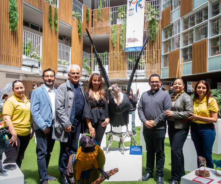Foto de panelistas y organizadores del evento