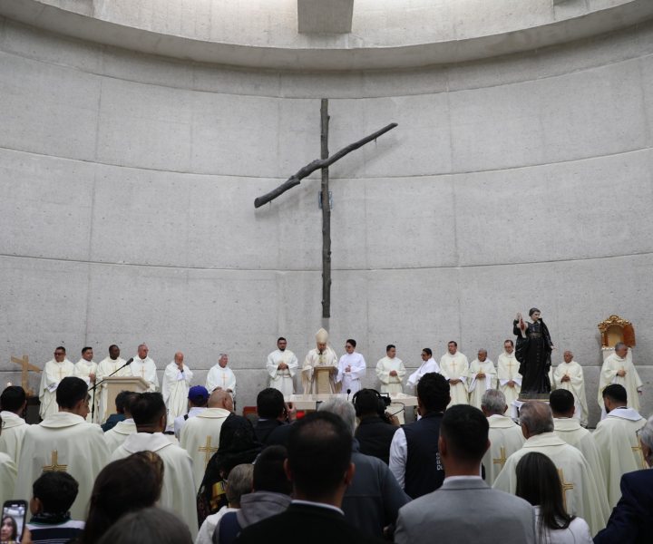 Foto de feligreses en eucaristía