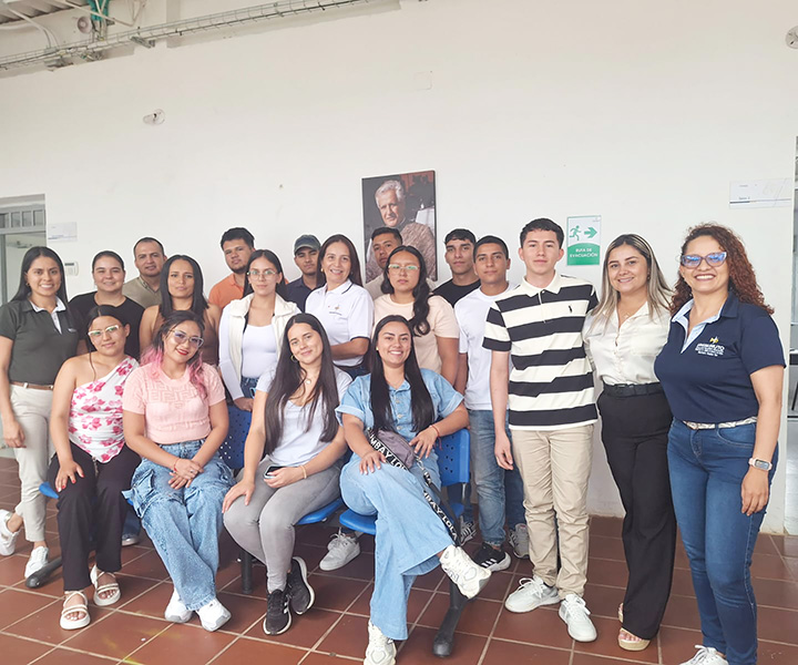 Autoridades locales, directivos, docentes y estudiantes de UNIMINUTO, Centro Tutorial Planadas