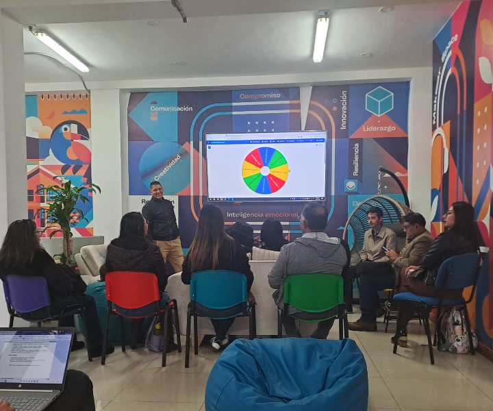 Foto de profesores en taller