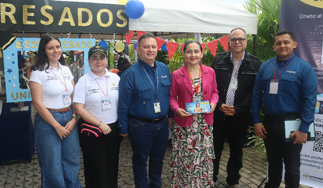 Rector UNIMINUTO Villavicencio acompañado de administrativos en la Feria UNIMINUTO Emprende