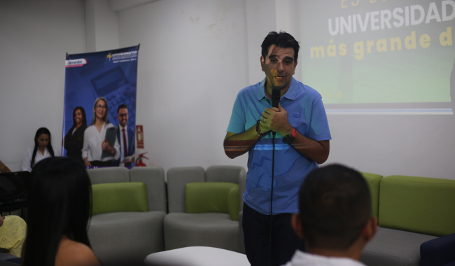 Salomón Said Arias, alcalde de Girardot durante la apertura del panel