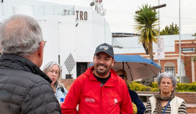 Diálogo del alcalde de Engativá con el P. Camilo Bernal, cjm 