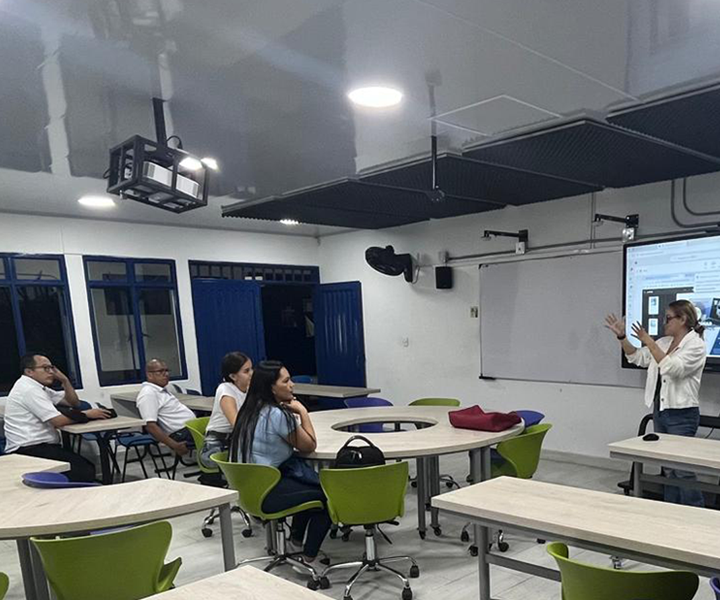 Participantes que viajarán a Perú durante la charla orientada por Asuntos Globales.3