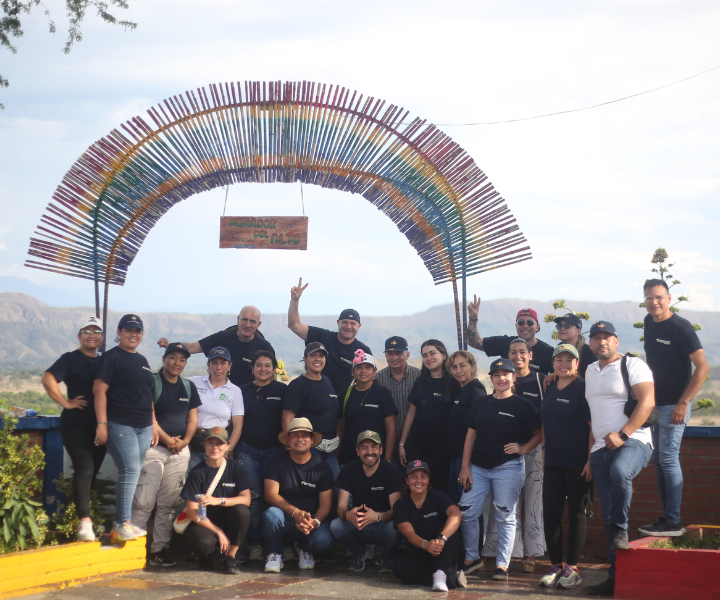 Colaboradores del CU Girardot durante la jornada “Sirviendo desde la U”