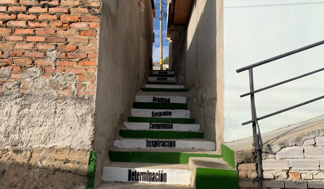 El resultado final del proyecto en la escalera.