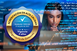 Persona tocando la pantalla de un un computador señalando lenguaje de programación