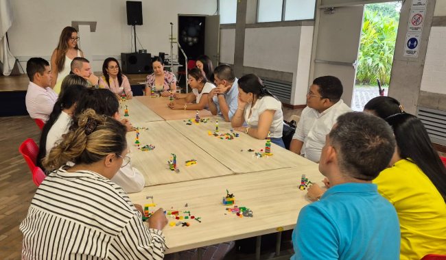 Profesores en taller LEGO