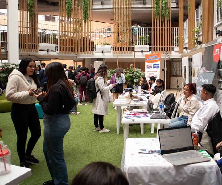 Foto de feria de emprendimiento
