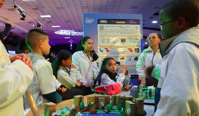 estudiantes finalistas en olimpiadas STEM 2025